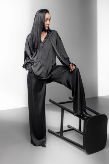 Divdaļīgs satīna kostīms