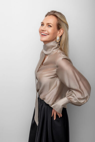 Klasiska blūze ar angļu banti